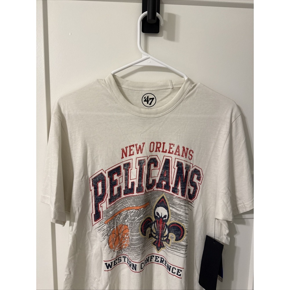 New Orleans Pelicans Graphic T-Shirt Mens Size Small Sandstone NBA 47 - Picture 2 of 4